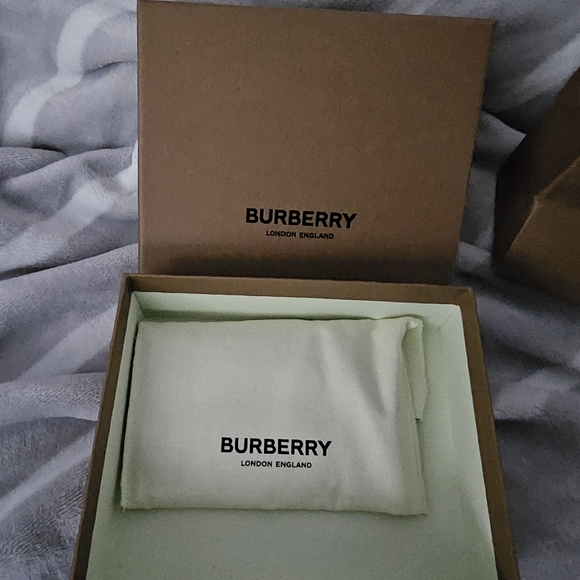 Authentic Men's Burberry Wallet - Picture 6 of 6